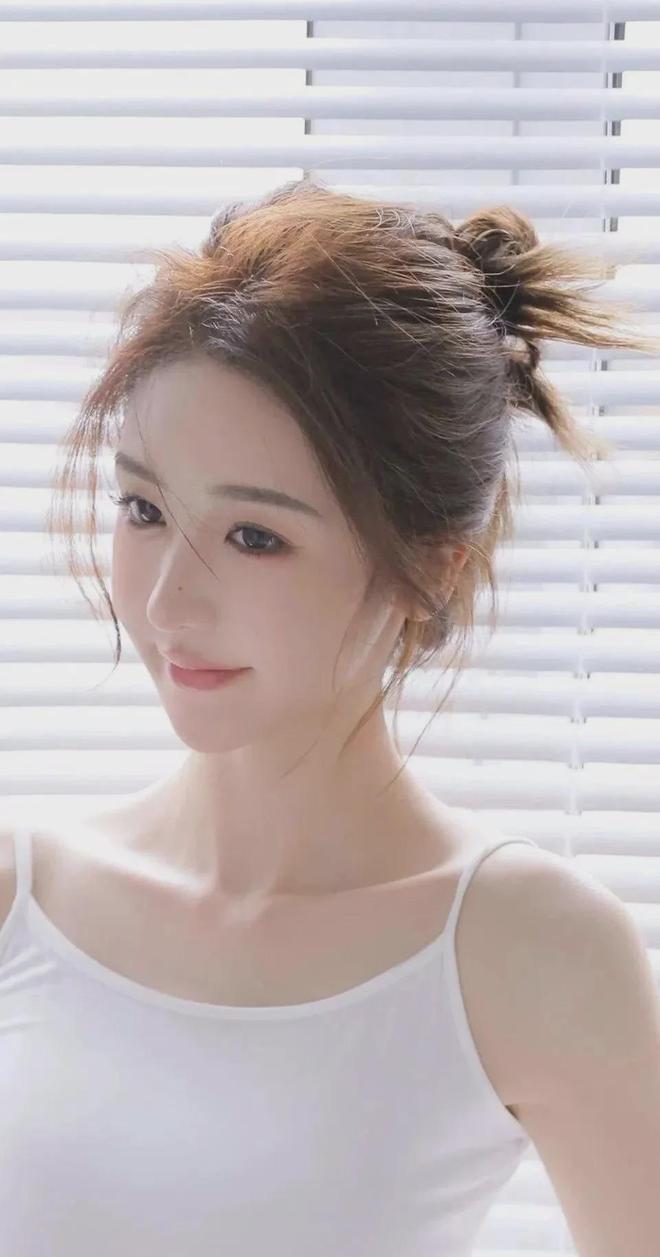 南宫NG28-俄罗斯美女揉胸